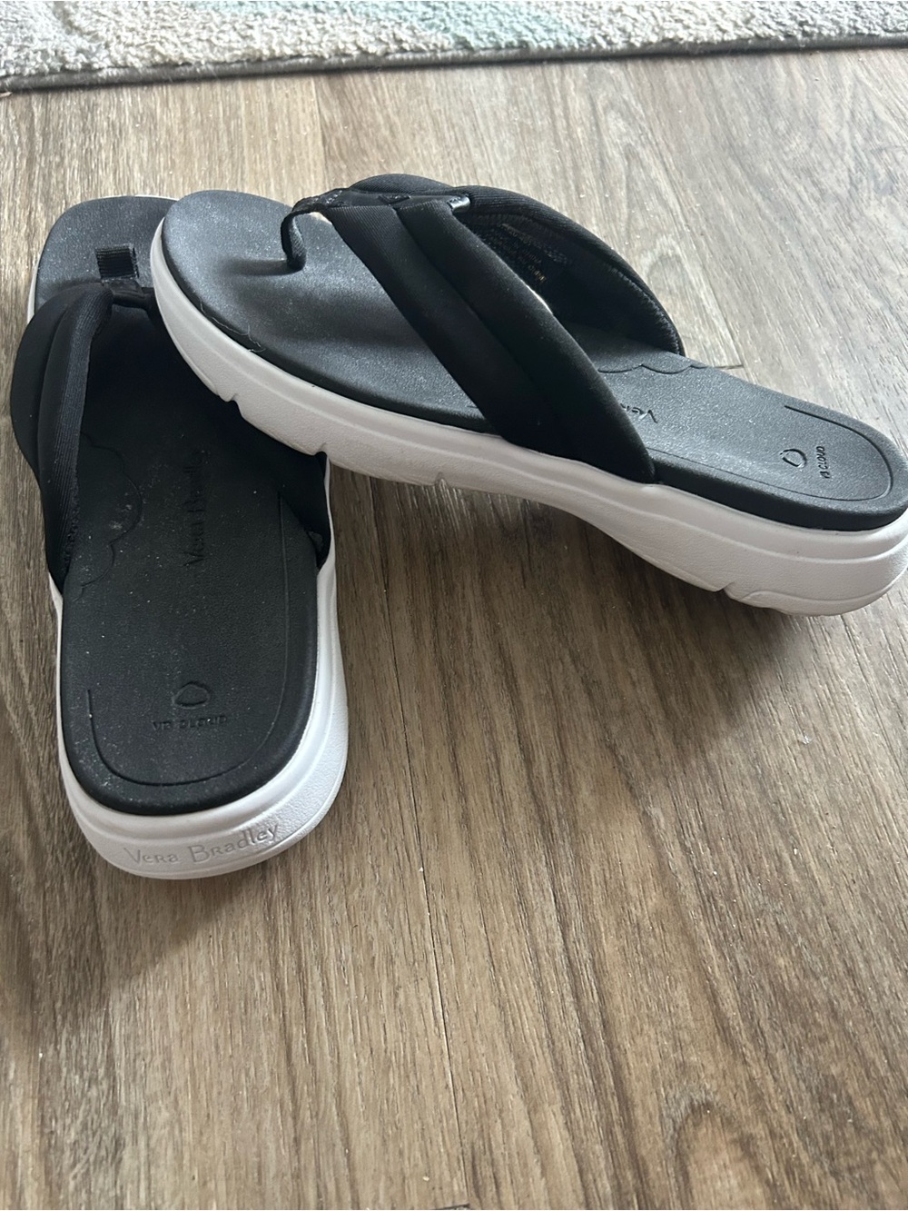 Vera Bradley Black Flip Flop Sandals with cloud foam - Picture 2 of 5